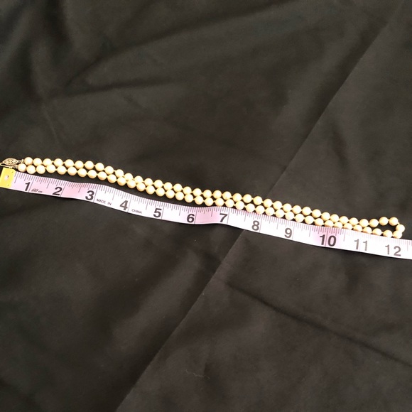 SPECIAL! Any 2 for 20, 3 for 26! Faux pearl ivory  strand, 24 inches undone - Picture 4 of 4